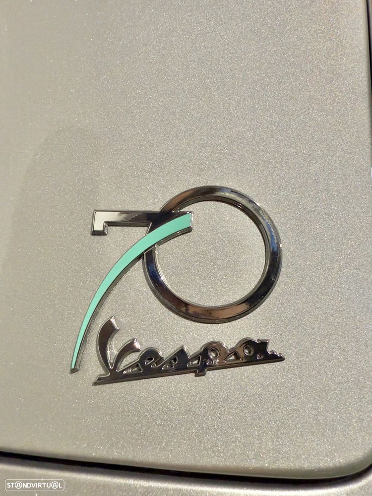 Vespa GTS Super 300 70 Anos - 6