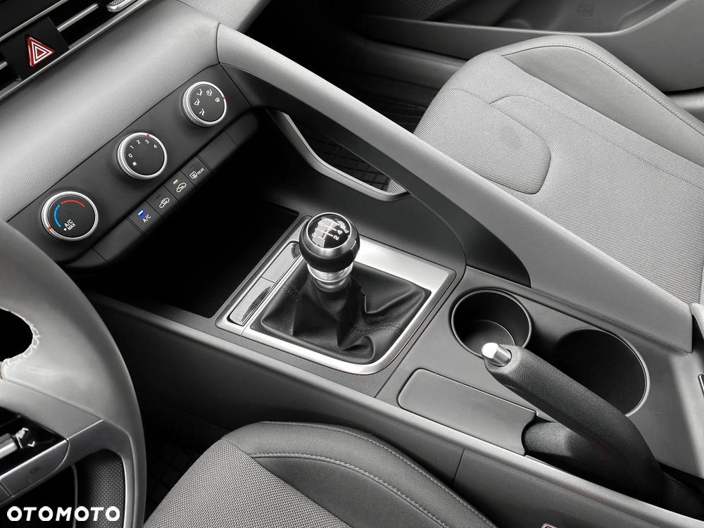 Hyundai Elantra 1.6 Modern - 19