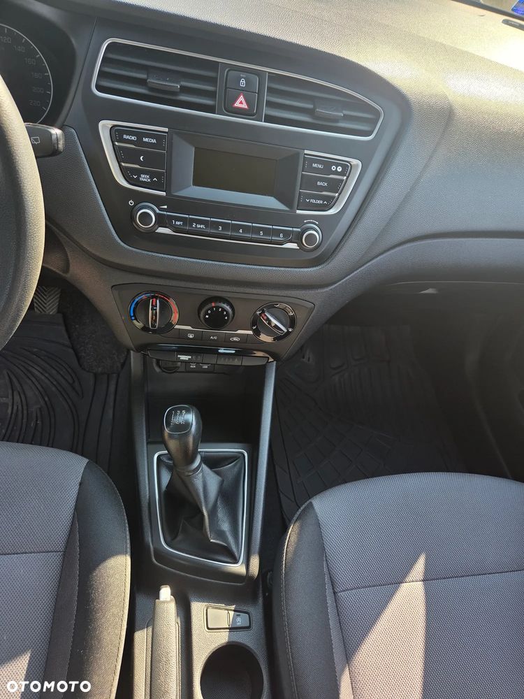 Hyundai i20 1.2 Comfort - 11