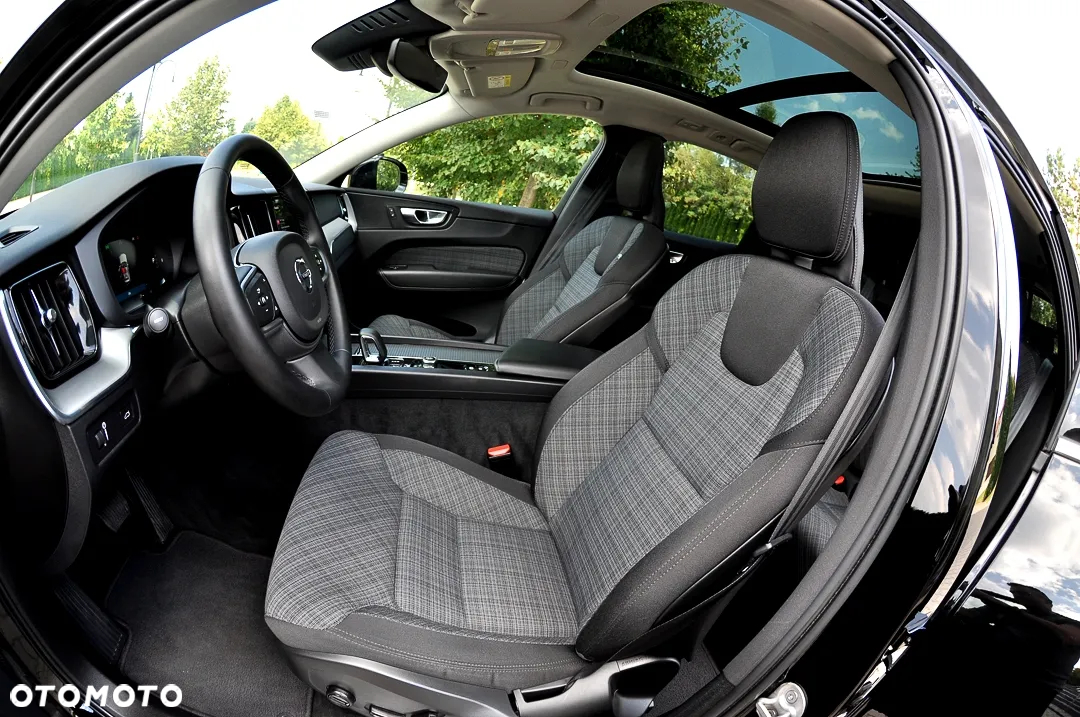 Volvo XC 60 B4 D Geartronic Momentum Pro - 24