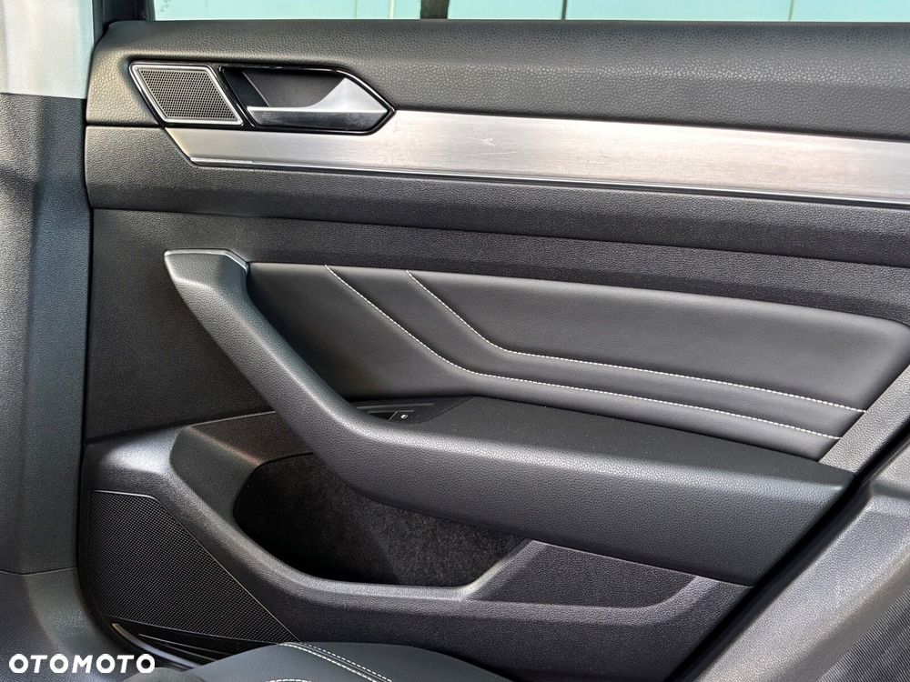 Volkswagen Passat - 21