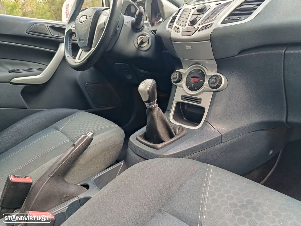 Ford Fiesta 1.4 TDCI Titanium - 34