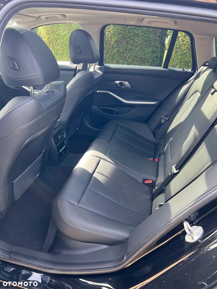 BMW Seria 3 320d xDrive Luxury Line sport - 14