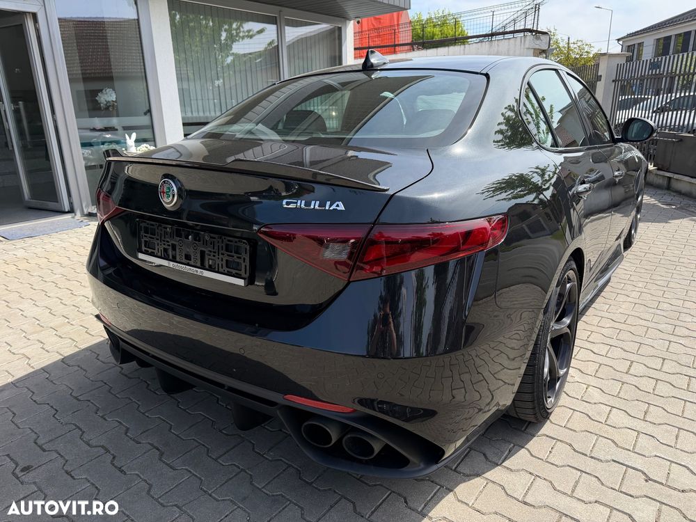 Alfa Romeo Giulia 2.9 V6 Bi-Turbo AT8 Quadrifoglio - 8