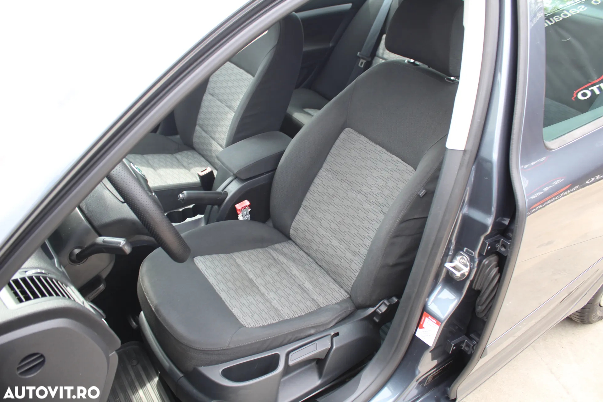 Skoda Octavia 1.6 Ambiente - 7