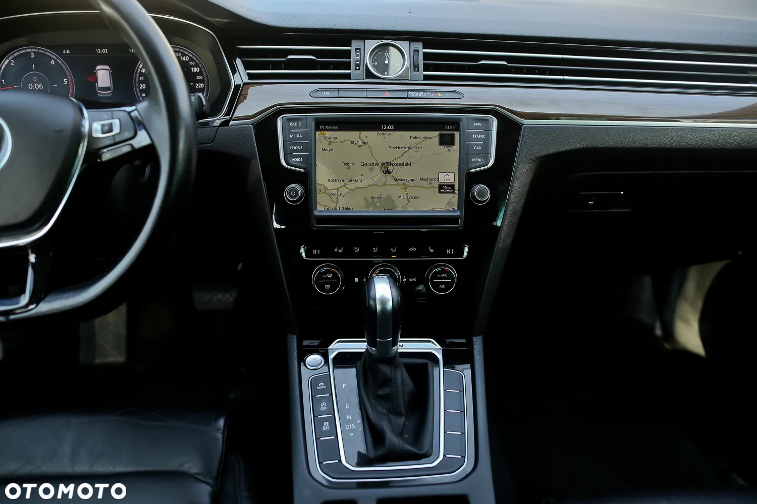 Volkswagen Passat Variant 2.0 TDI SCR 4Motion DSG Highline - 26