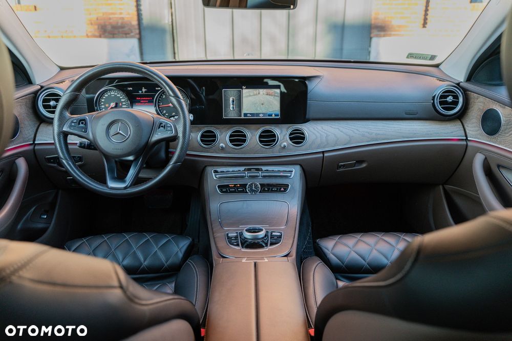 Mercedes-Benz Klasa E 220 d 4-Matic Business Edition 9G-TRONIC - 27