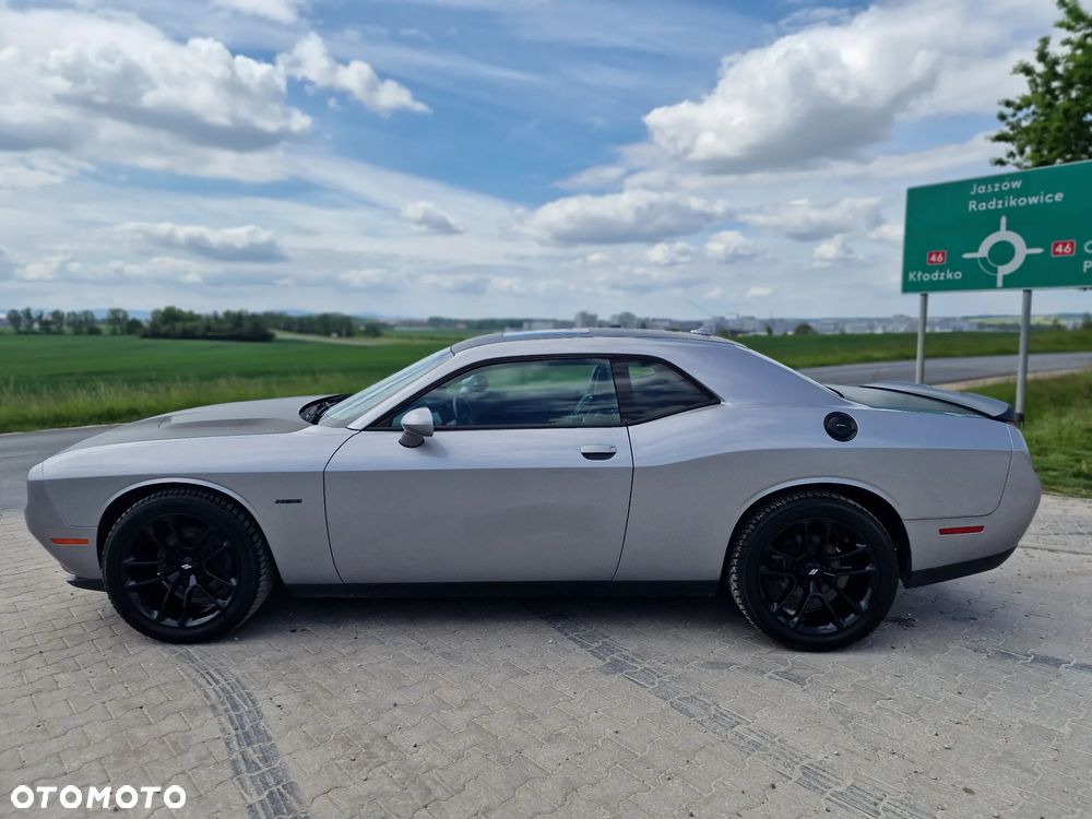 Dodge Challenger - 16
