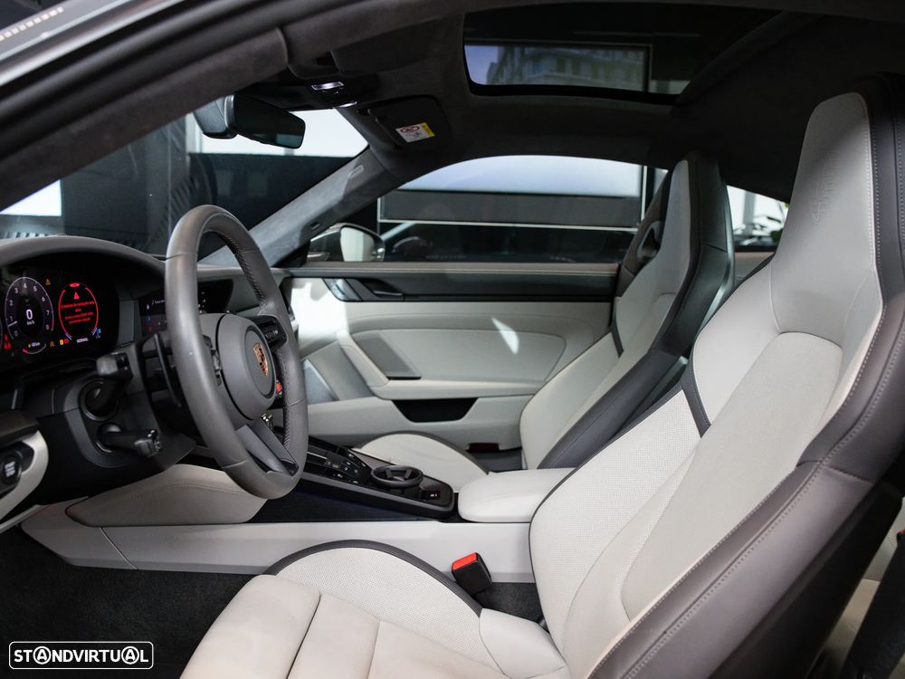 Porsche 911 (992) Carrera S - 24