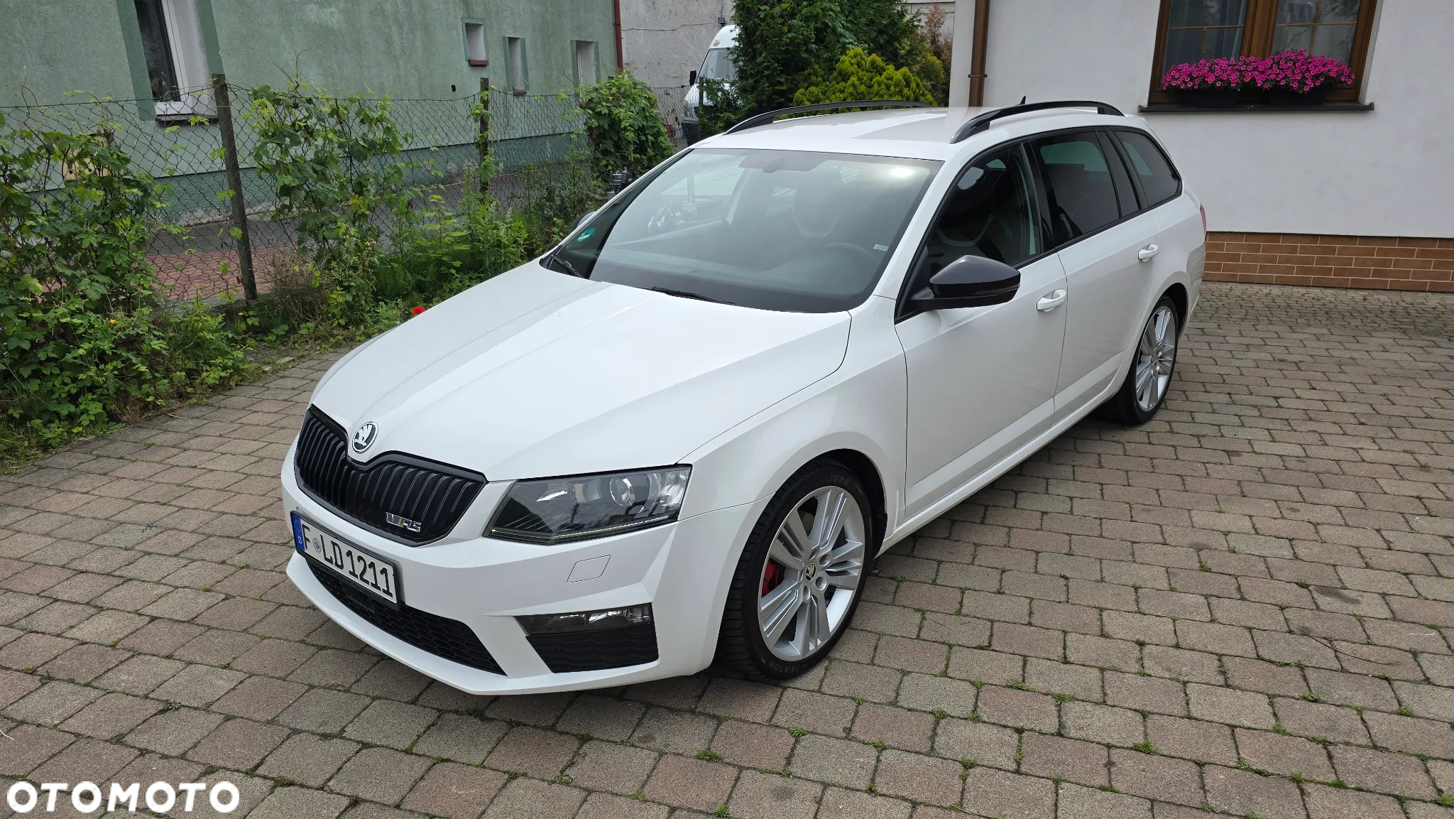 Skoda Octavia Combi 2.0 TDI DSG RS - 4