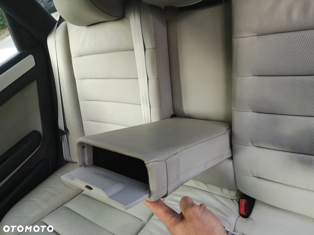Audi A6 Avant 2.4 Multitronic - 22