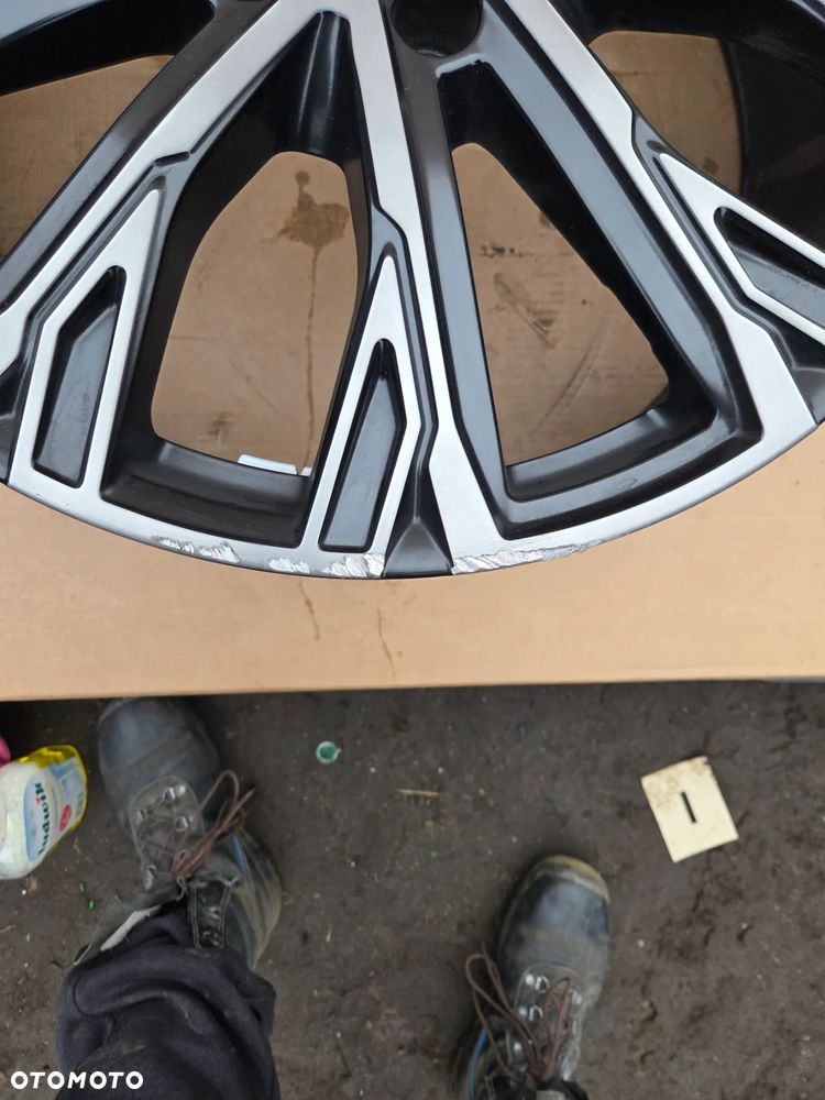 Felga Aluminiowa Audi A6 e-tron RS C9 21 Cali 85E601025AP E- 8,1/2Jx21H2 ET 46 - 12