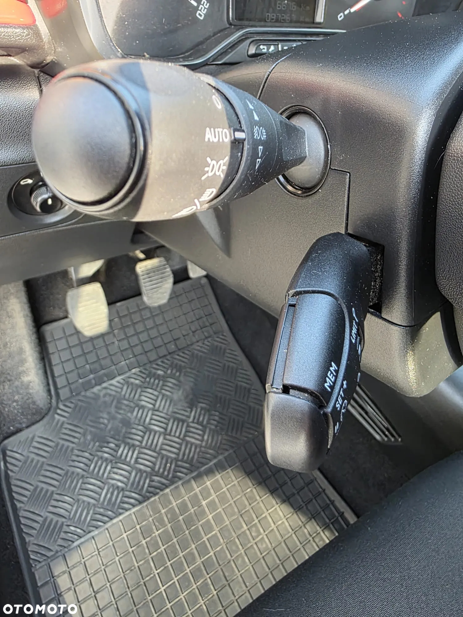 Citroën C3 1.2 PureTech Shine S&S - 24