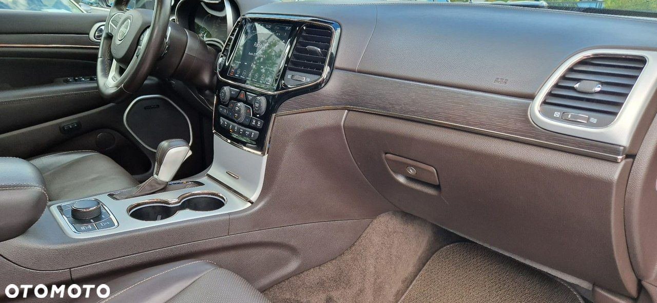 Jeep Grand Cherokee - 22