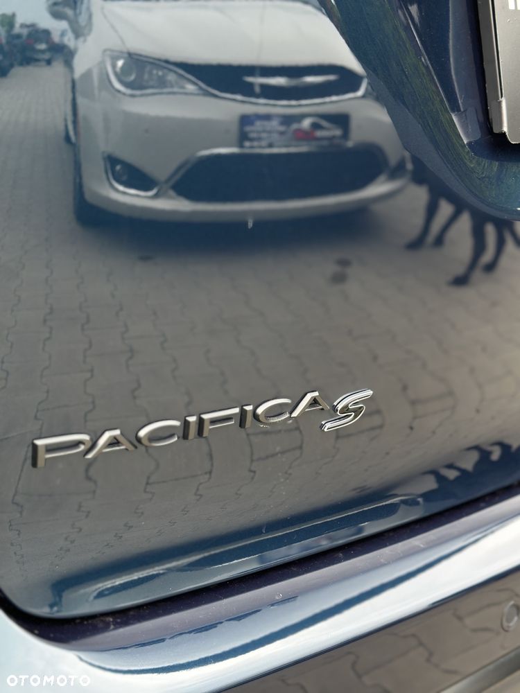 Chrysler Pacifica - 30