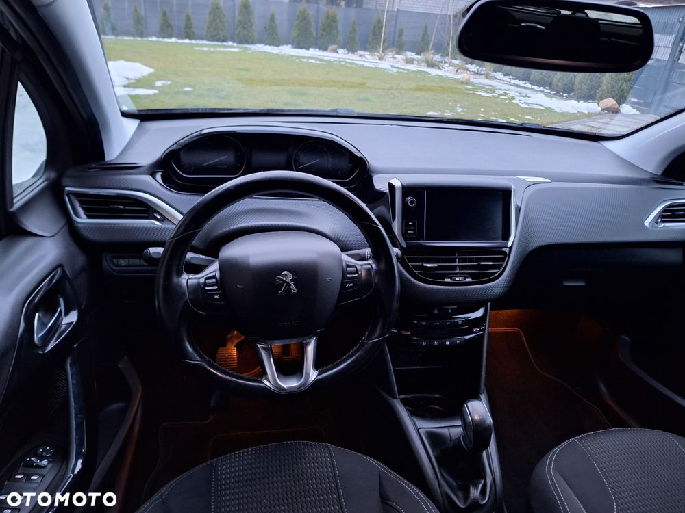 Peugeot 208 - 10