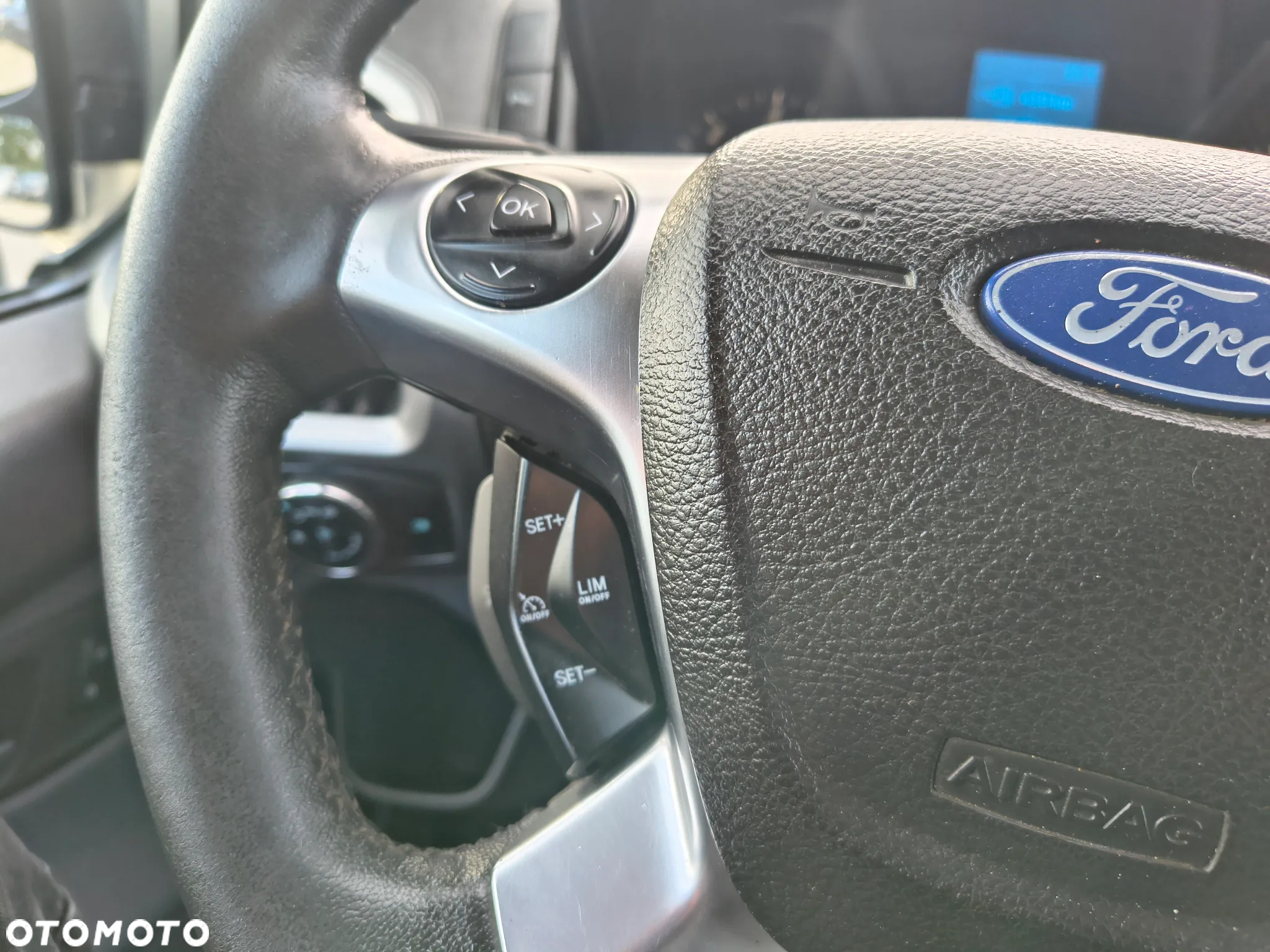 Ford Custom - 25
