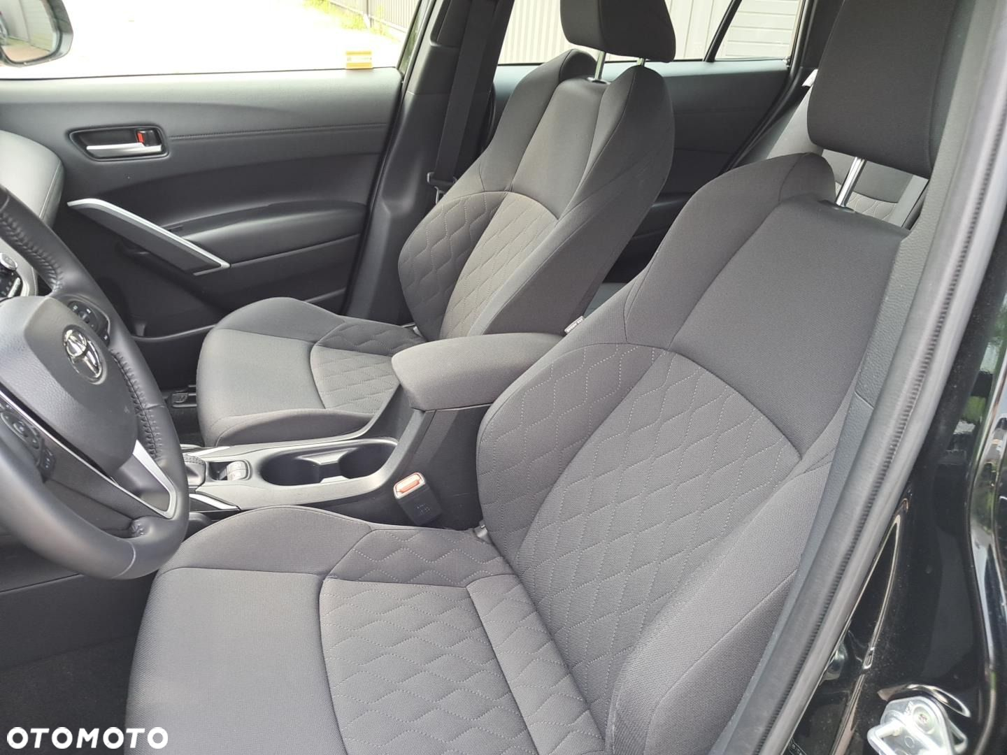 Toyota Corolla Cross - 10