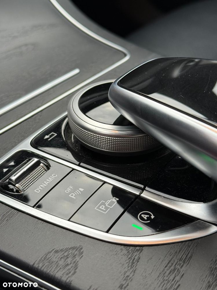 Mercedes-Benz Klasa C 200 4Matic 9G-TRONIC - 28