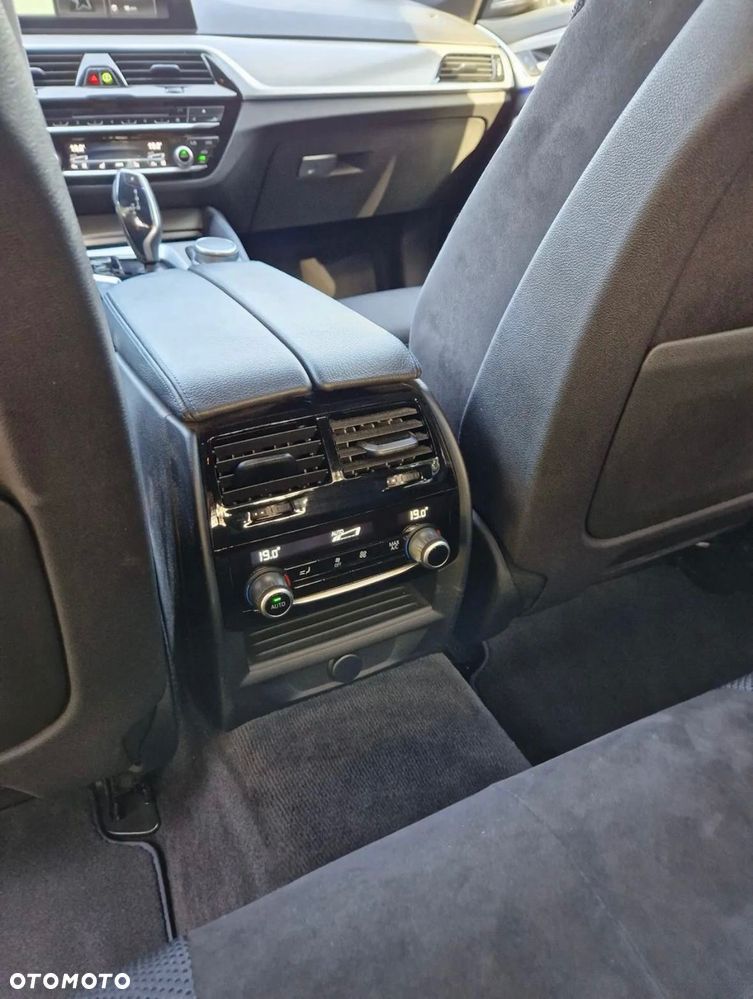 BMW Seria 5 ver-530i-xdrive - 28