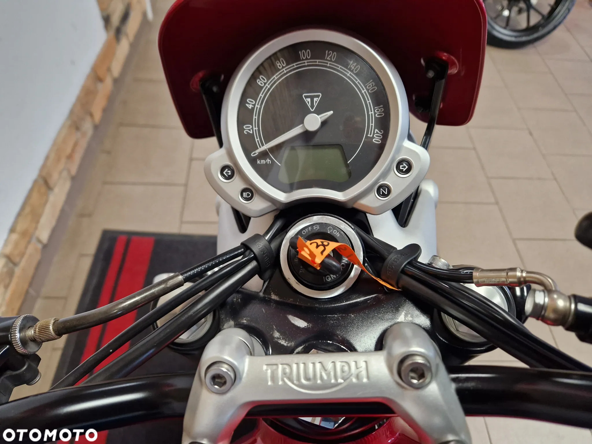 Triumph Street Twin - 22