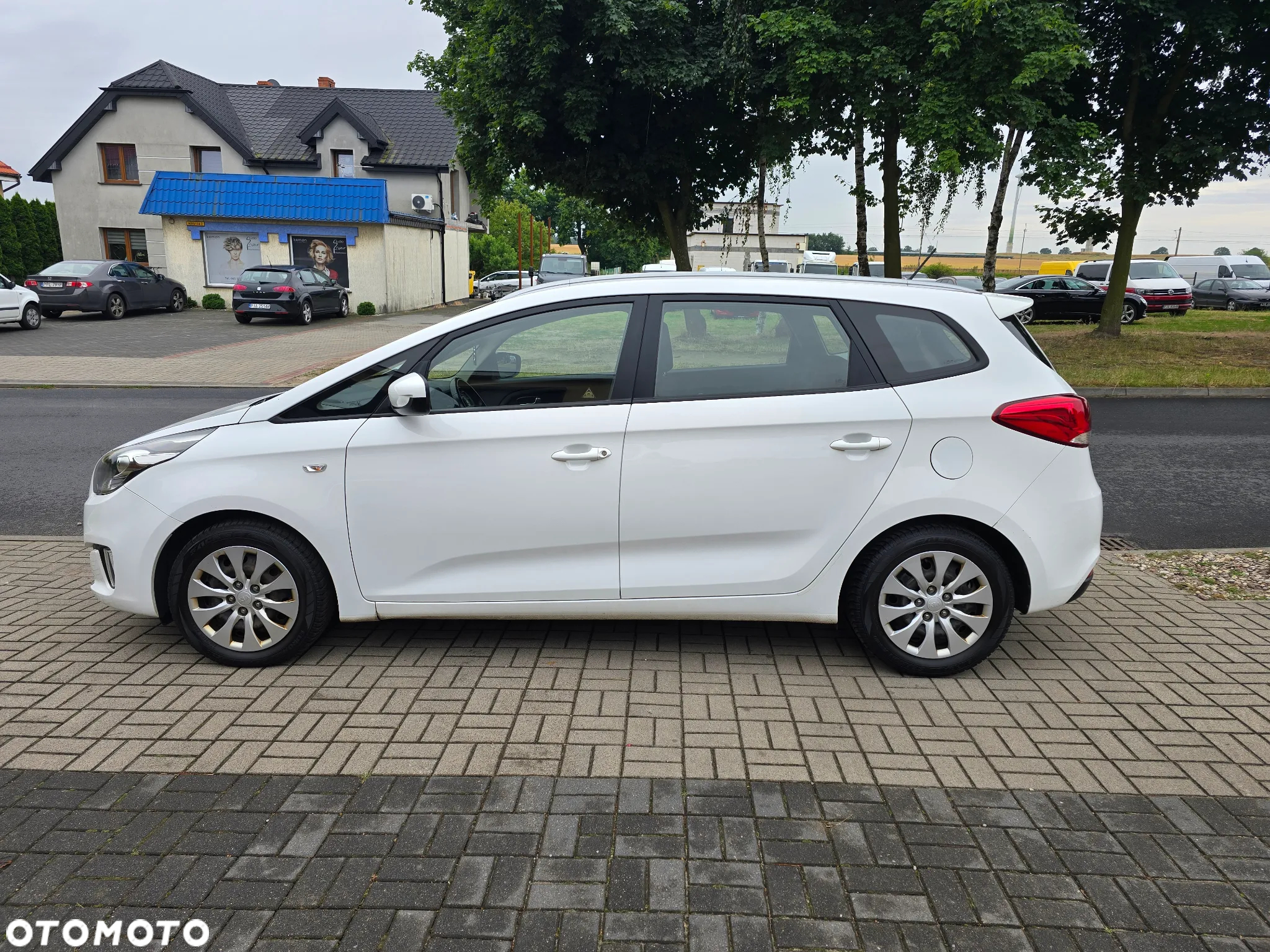 Kia Carens 1.7 CRDi 115 UEFA EURO 2016 - 10