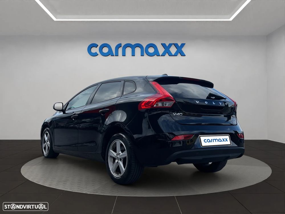 Volvo V40 2.0 D2 Momentum - 4