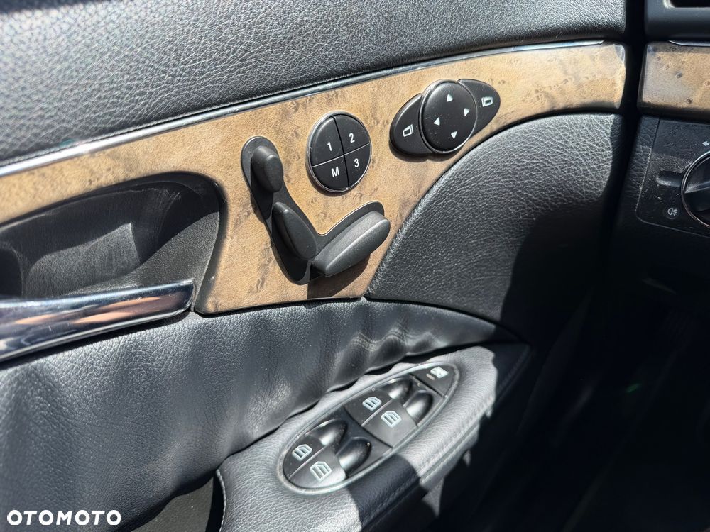 Mercedes-Benz Klasa E 320 CDI 7G-TRONIC Avantgarde BusinessEDITION - 32
