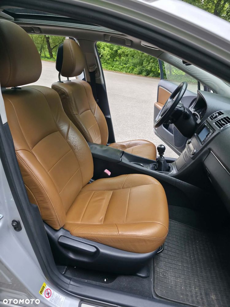 Toyota Avensis 1.8 Premium EU5 - 22