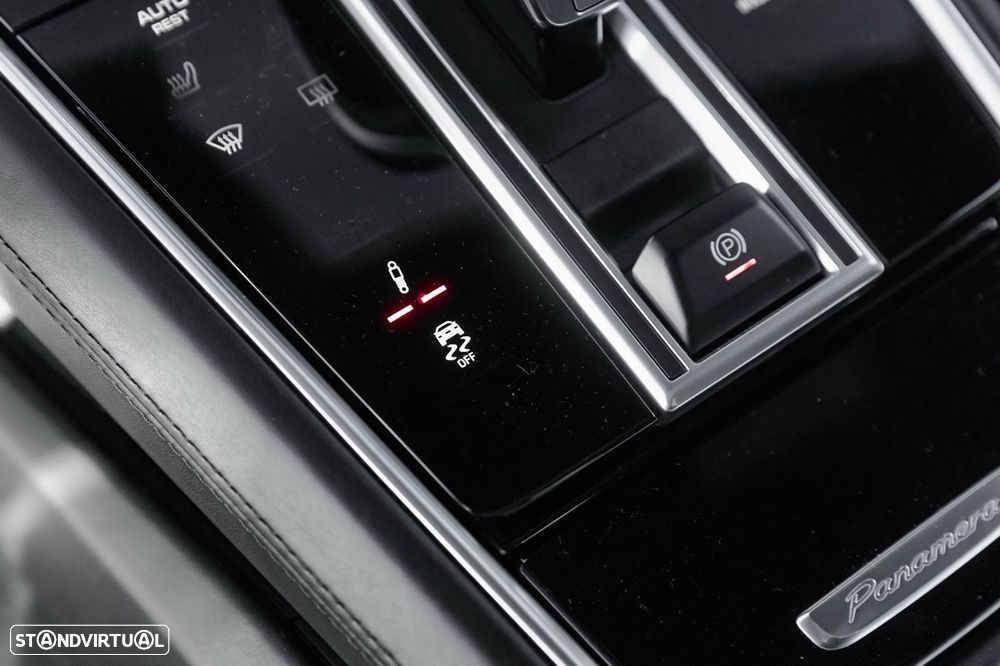 Porsche Panamera Sport Turismo 4 E-Hybrid - 31