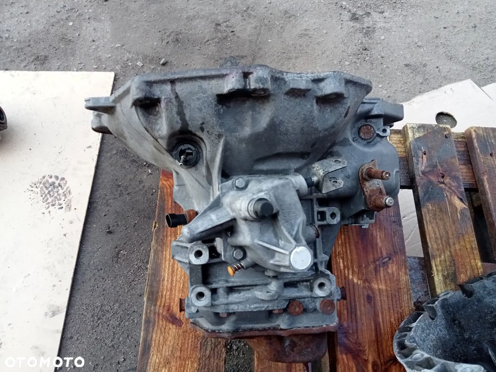 skrzynia corsa d astra h 1.4 16v f13c418 55355489 - 1