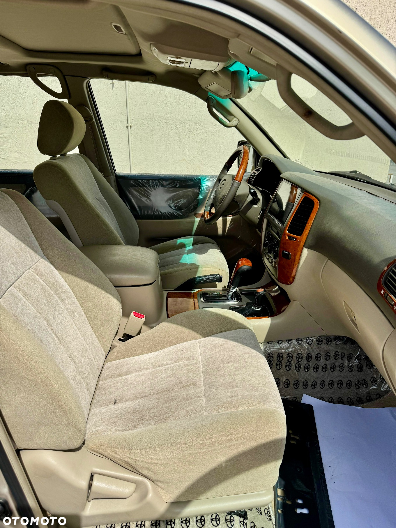 Toyota Land Cruiser - 29
