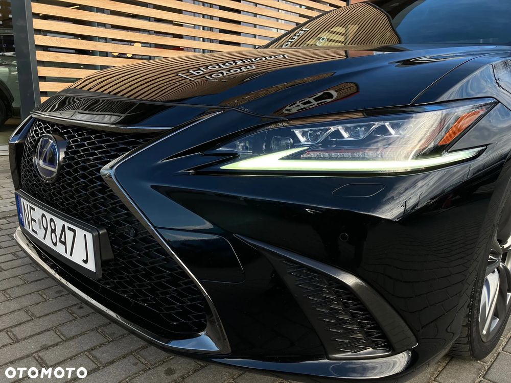 Lexus ES 300h F Sport - 16