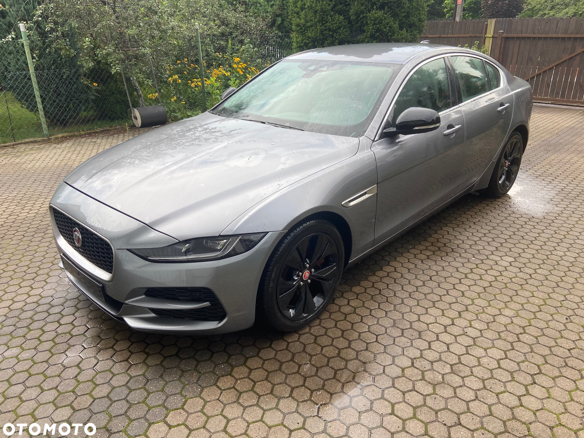 Jaguar XE 2.0 D180 SE - 6