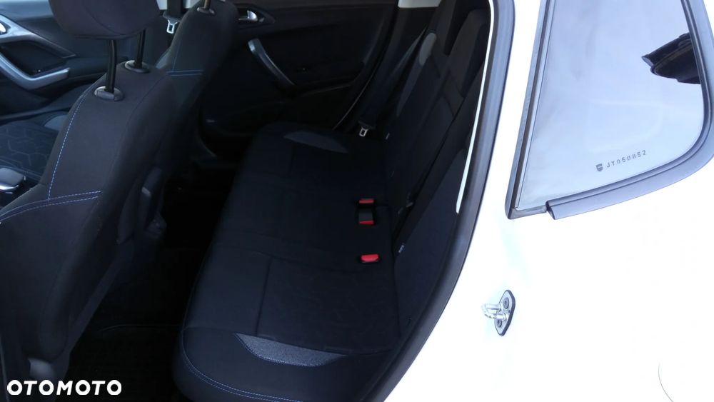 Peugeot 2008 1.2 Pure Tech Style - 18