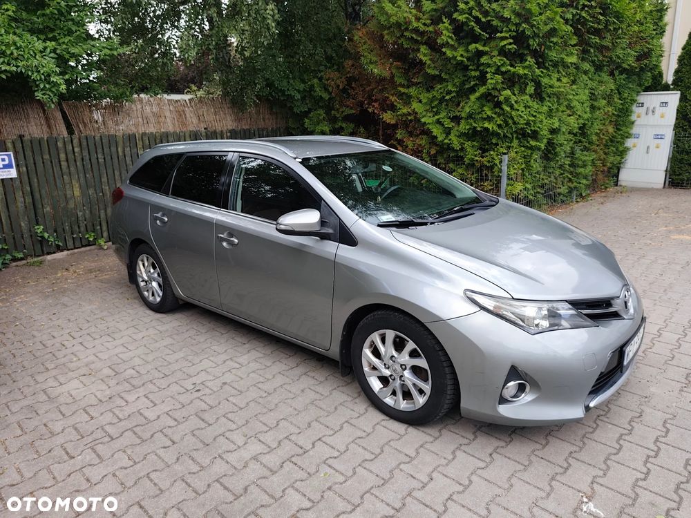 Toyota Auris 2.0 D-4D Premium - 4
