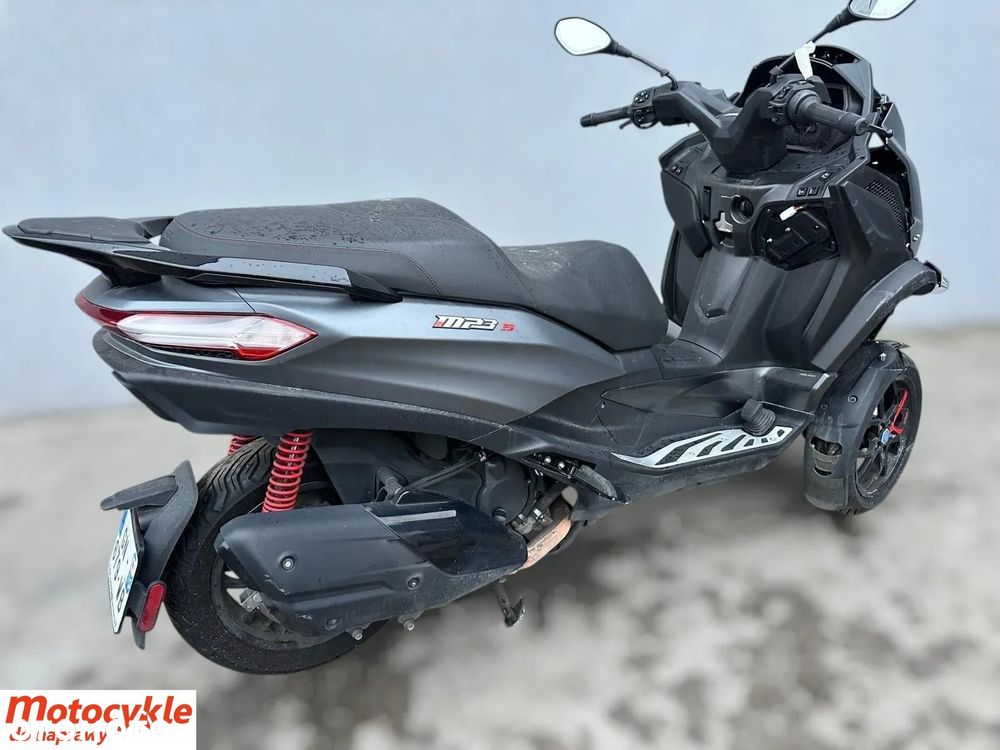 Piaggio MP-3 - 7