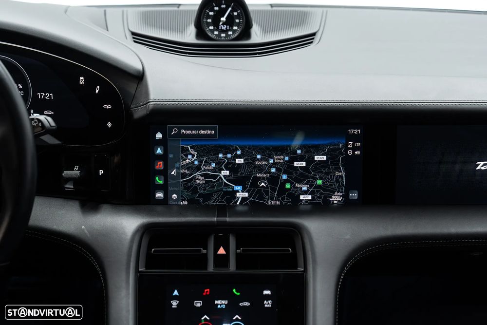 Porsche Taycan Cross Turismo 4S - 39