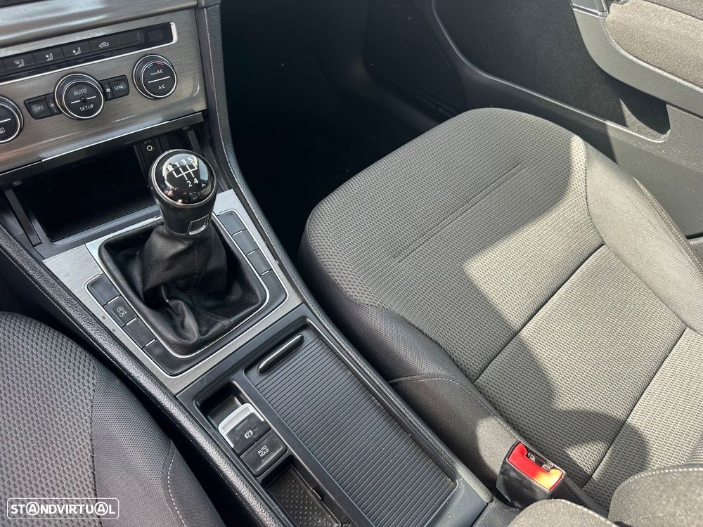 VW Golf 1.6 TDi Confortline - 16