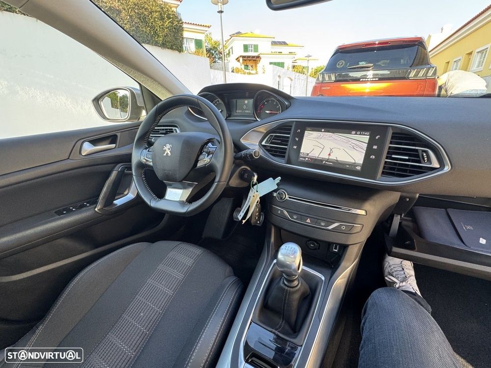 Peugeot 308 1.2 PureTech Allure J18 - 35
