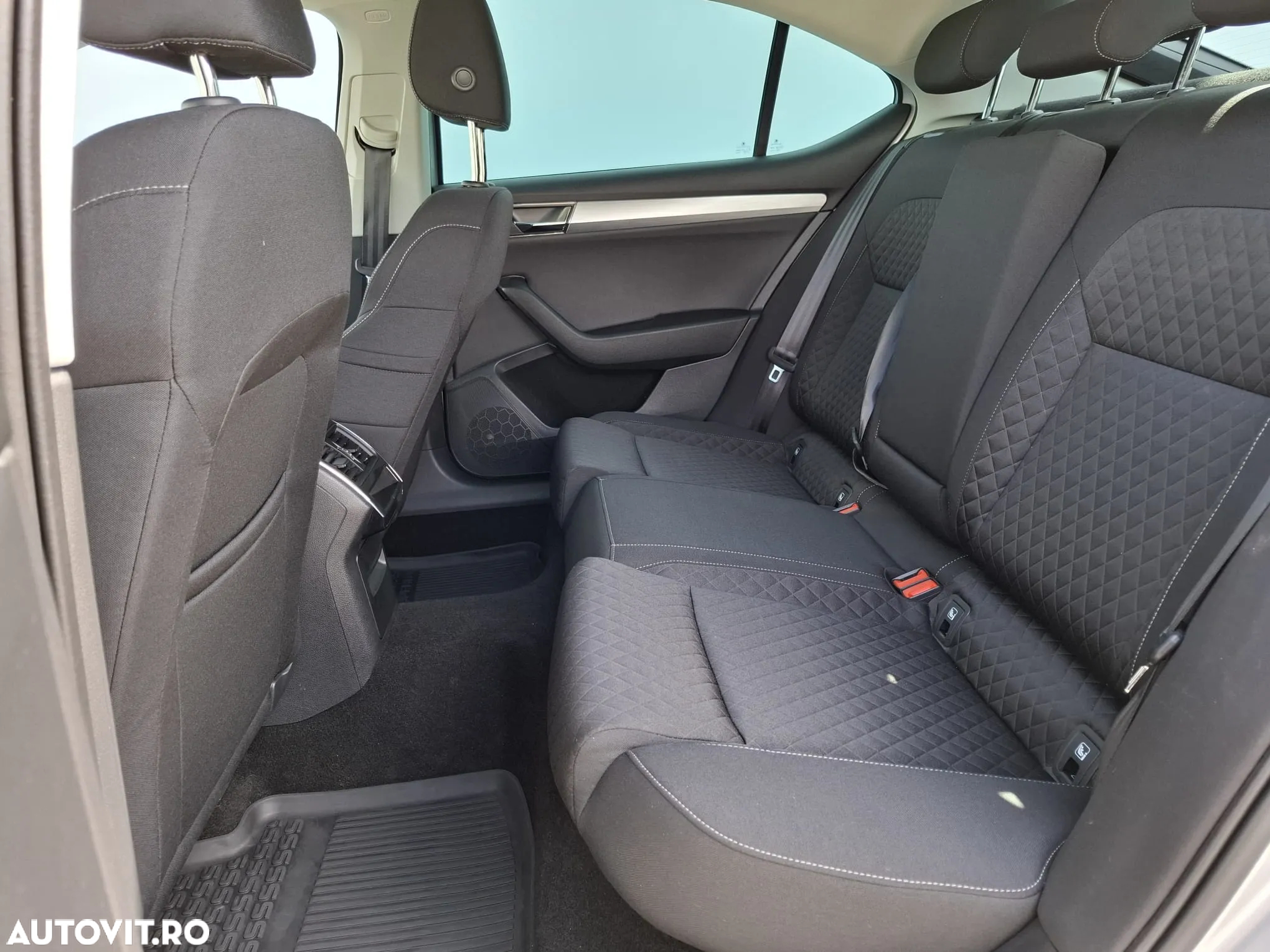 Skoda Superb 2.0 TDI DSG Ambition - 35