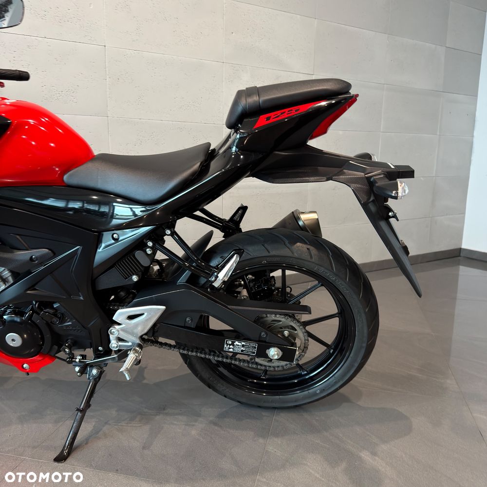 Suzuki GSX - 11
