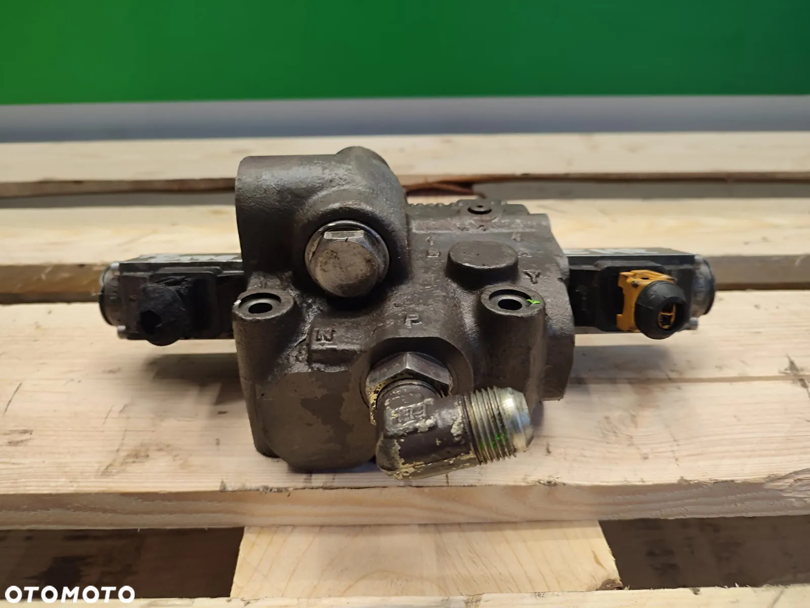 Rozdzielacz 3387006M2 EHR 1525100139 Massey Ferguson 6170 - 2