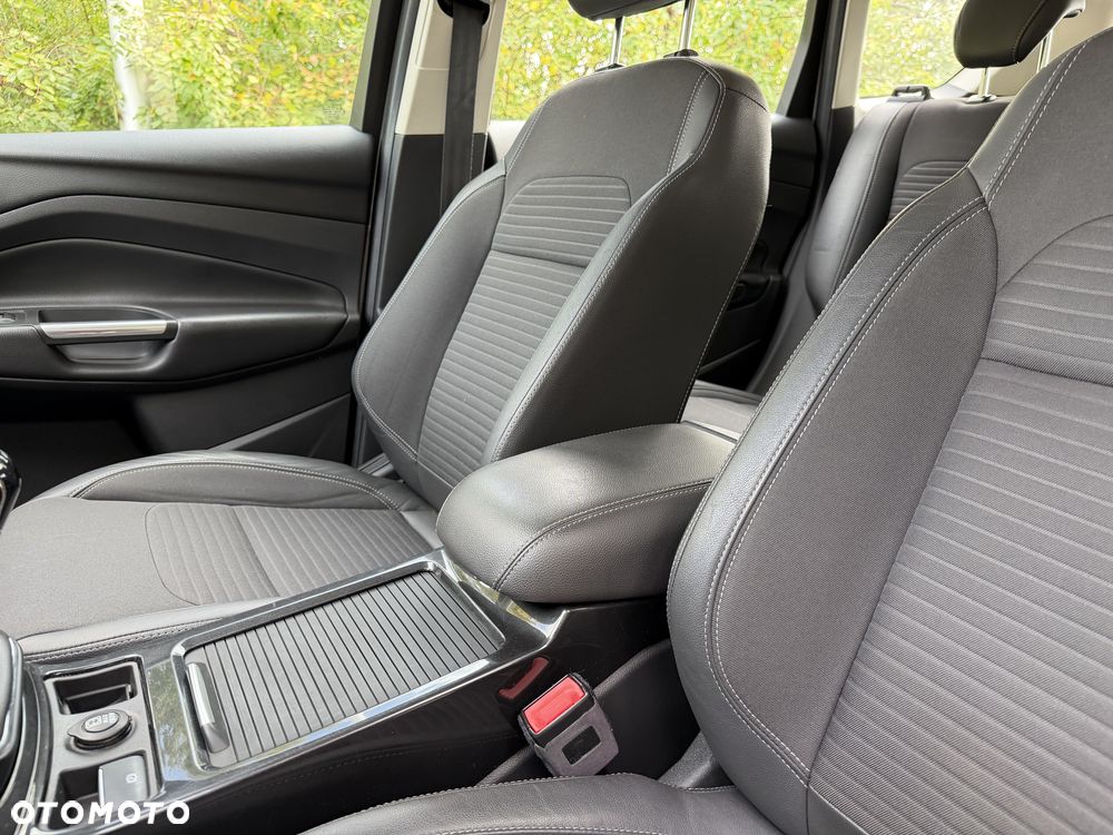 Ford Kuga 2.0 TDCi 2x4 Titanium - 26