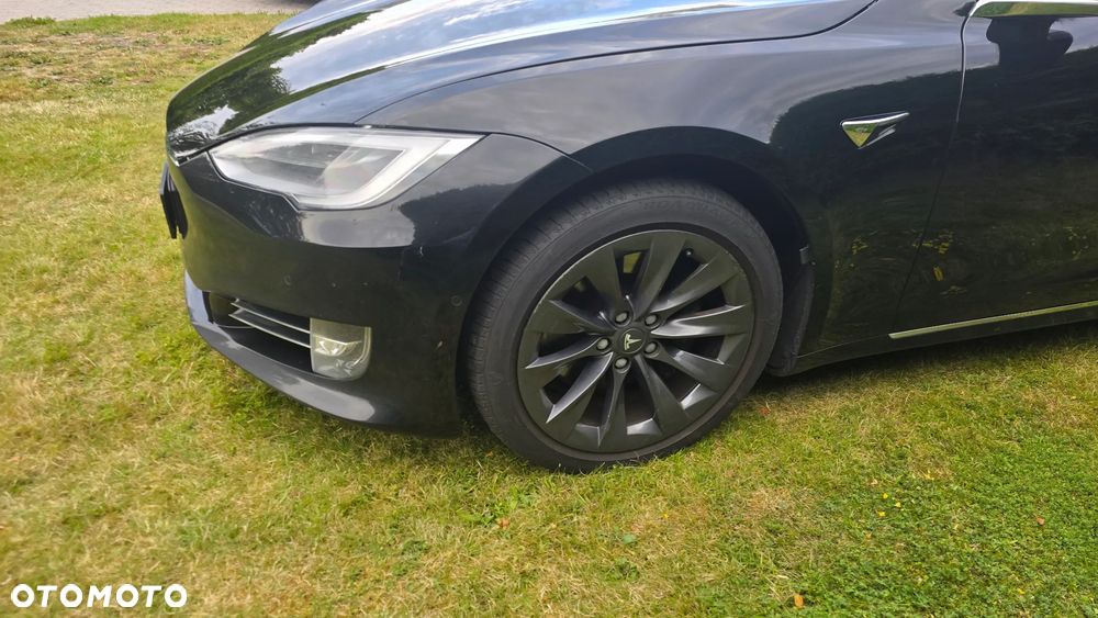 Tesla Model S - 4
