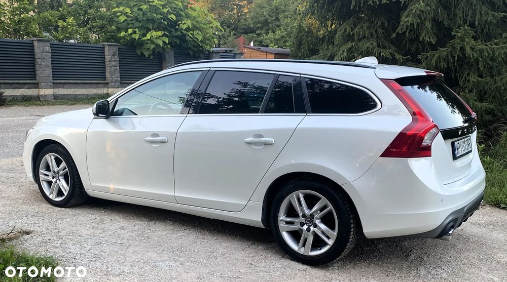 Volvo V60 D4 AWD Geartronic RDesign - 22