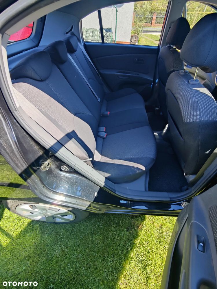 Kia Rio - 15