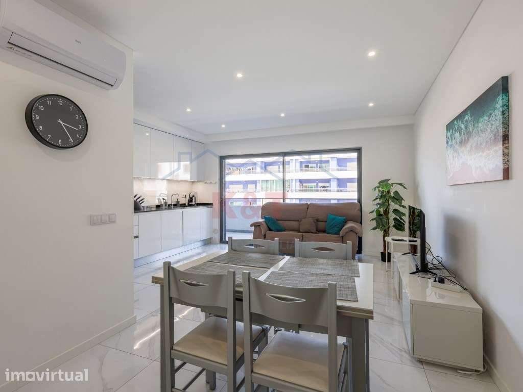 Apartamento T2 com piscina e garagem - Arrendamento anual - Grande imagem: 2/32