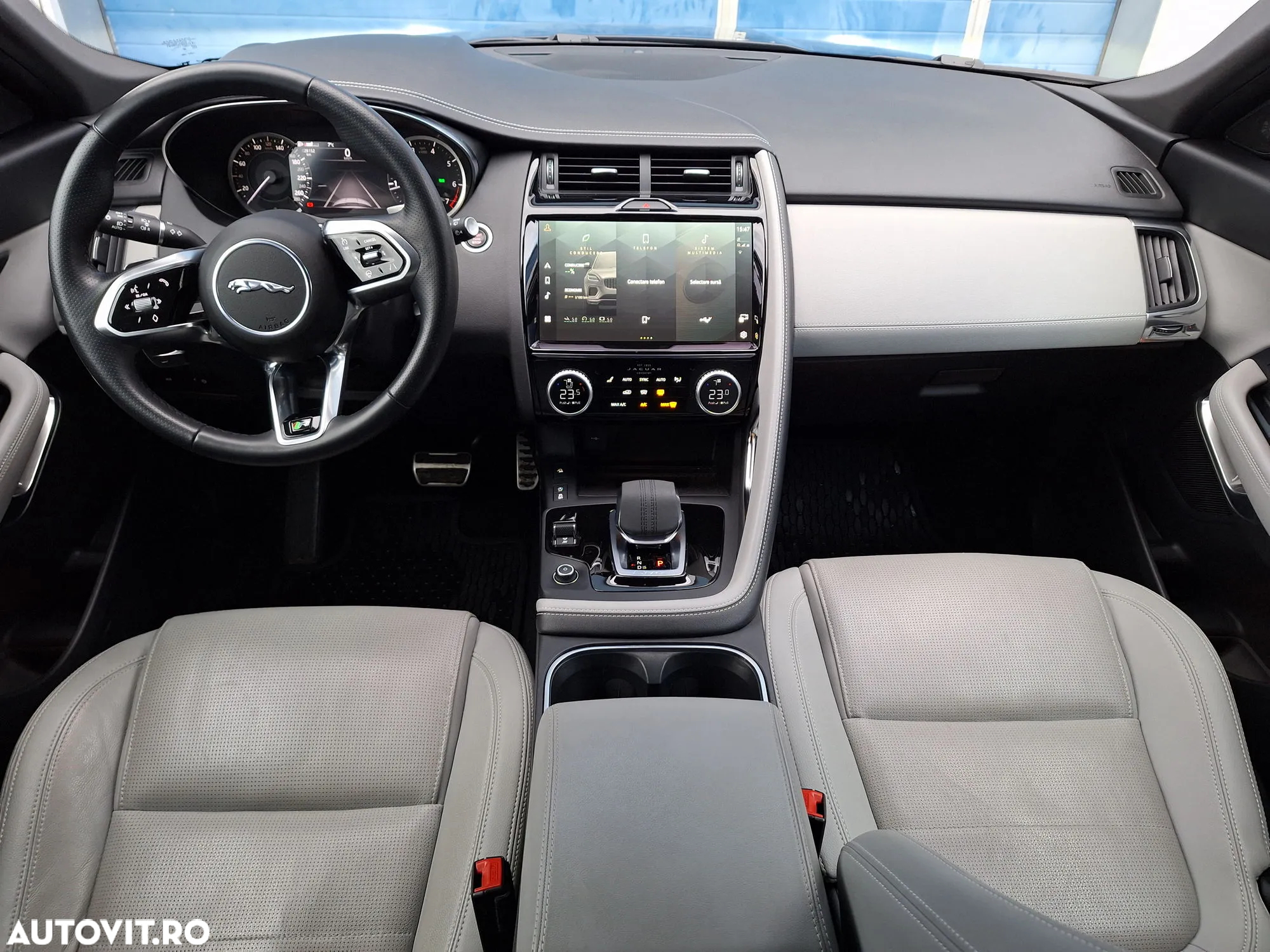 Jaguar E-Pace P200 AWD R-Dynamic - 12