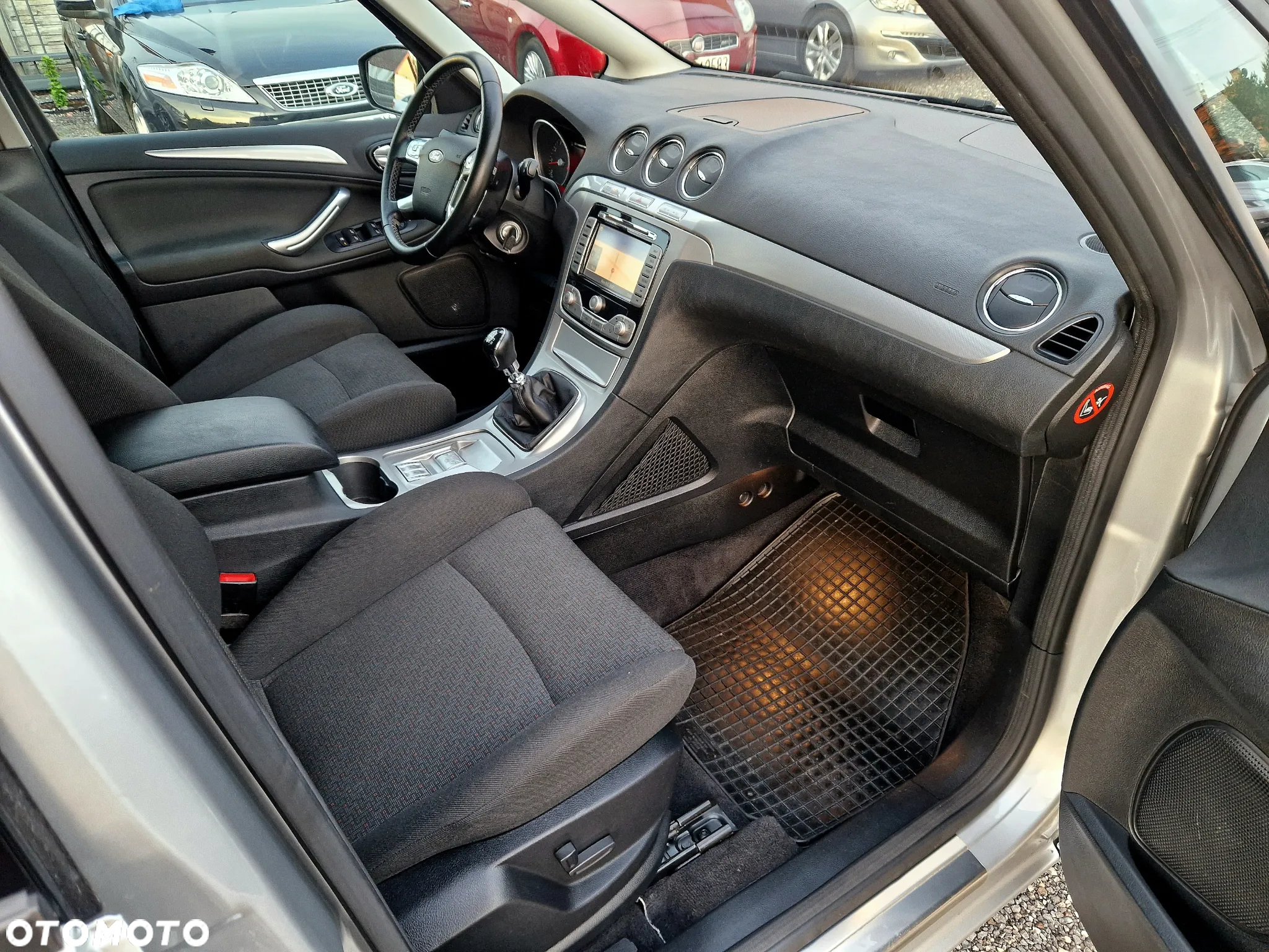 Ford S-Max - 14